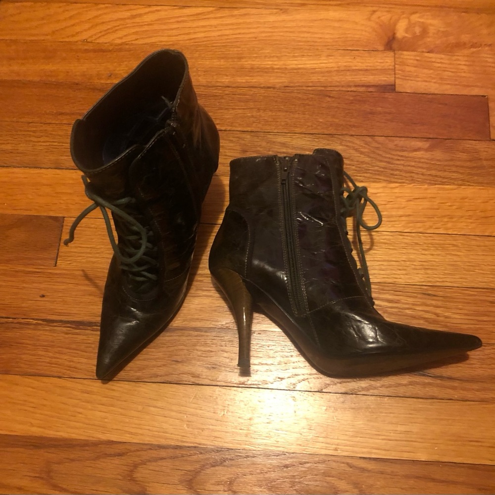 NINE WEST VINTAGE Size 7.5 DARK GREEN CROCODILE PATTERN LEATHER Booties